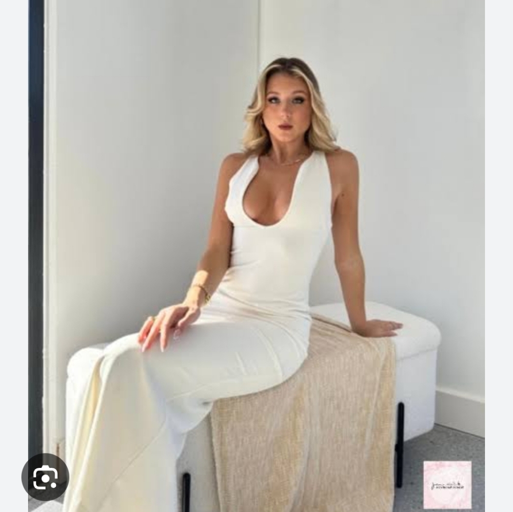 Eleanora ivory plunge maxi dress - Picture 2 of 4